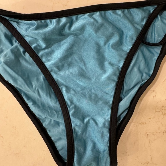Size large Agua de Coco, bathing suit worn about quite still in good condition - Picture 5 of 5